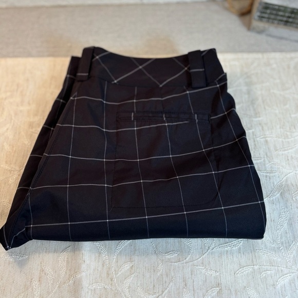 Women’s Nike Golf Dri-fit Bermuda Shirts. Size 8. Navy, white, gray. Pockets - Picture 2 of 7